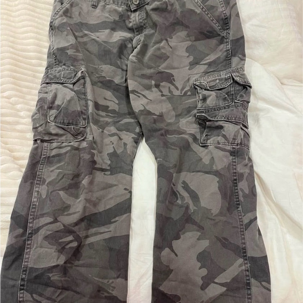 baggy wangler camo gray pants